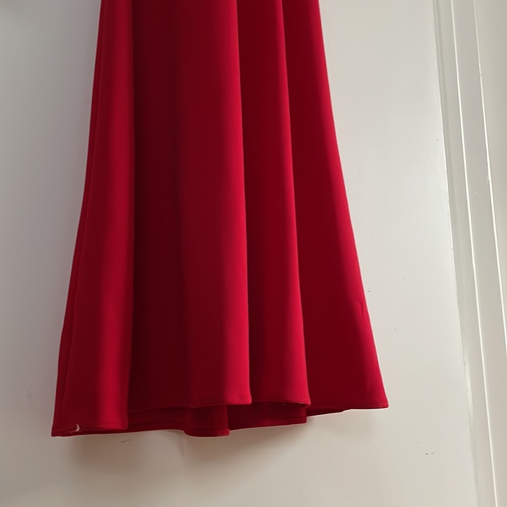 Full two tone gown with slight mermaid tale - Picture 4 of 5